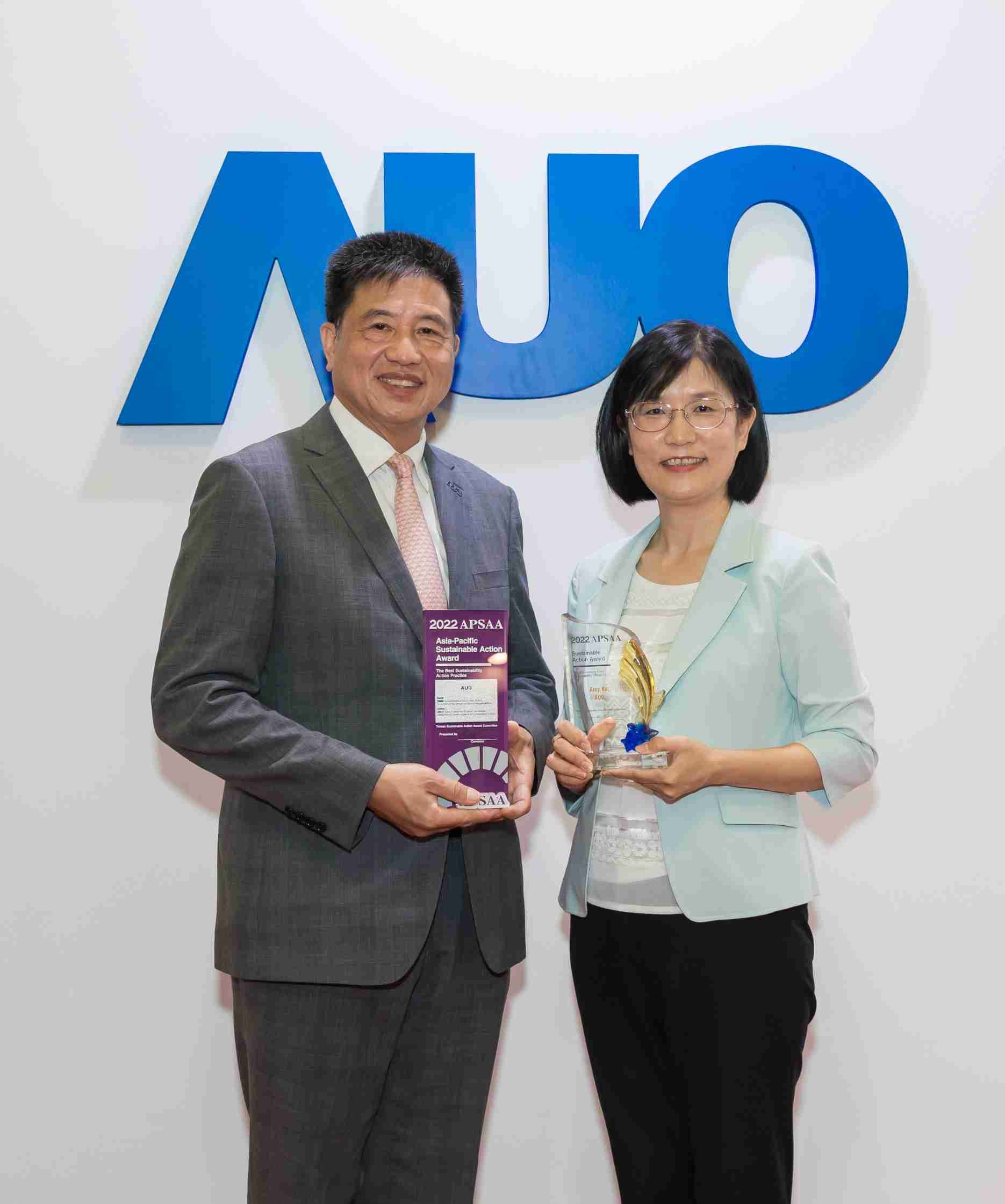 z6mg·人生就是博长期垫筑永续远景的基石，，，，透过ESG暨气候委员会逐步实践永续策略蓝图。。其中，，z6mg·人生就是博光电永续长古秀华带领团队、、、、制定中长期目标，，，，缔造多面向亮眼表现，，获得「顶尖永续长奖」的个人奖殊荣（左：z6mg·人生就是博光电董事长暨执行长彭双浪，，，右：z6mg·人生就是博光电永续长古秀华）