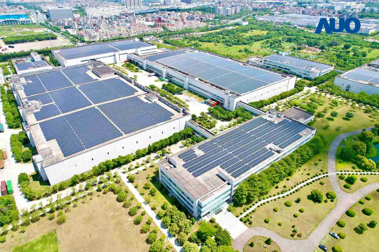 z6mg·人生就是博厦门推动智能制造同时，，，，透过绿电创能纵深推进绿色转型，，厂区全屋顶铺设太阳能光伏板，，，，每年太阳能发电 2,600多万度